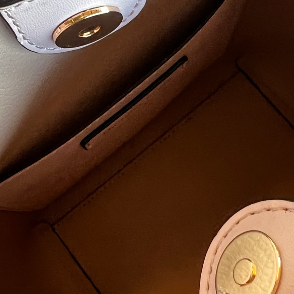 Michael Kors Emilia Small Drawstring Bucket Messenger Purse NWT Powder Blush - Picture 10 of 10